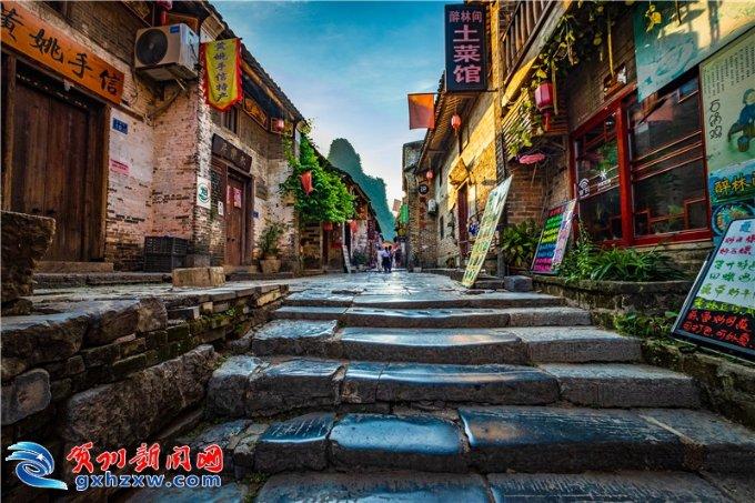 和珅升迁最快，兼职也最多，但有2个部门乾隆从来不让他染指